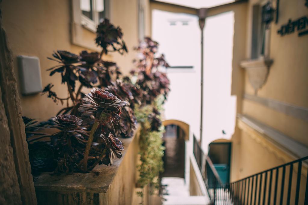 La Dependance Hotel Noto Bagian luar foto