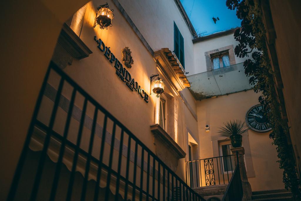 La Dependance Hotel Noto Bagian luar foto