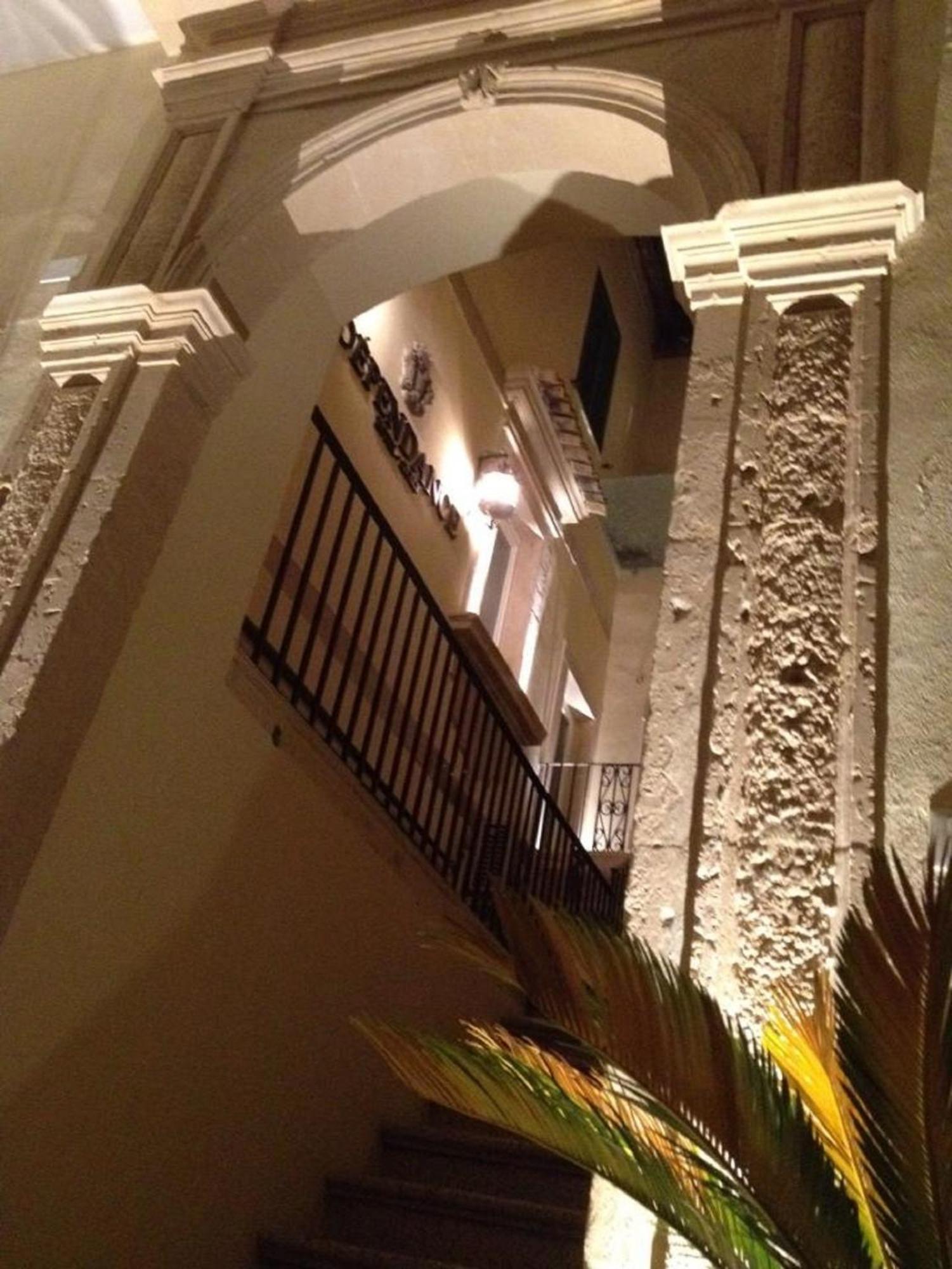 La Dependance Hotel Noto Bagian luar foto